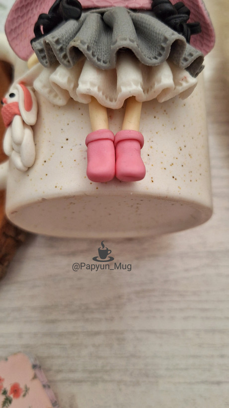 🎀 ماگ دختر عروسکی کلاهدار | طرح فانتزی